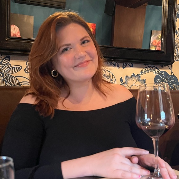 I’m Stephanie—a marketing maven, single mom, and a lover of cute clothes. - Picture 3 of 3